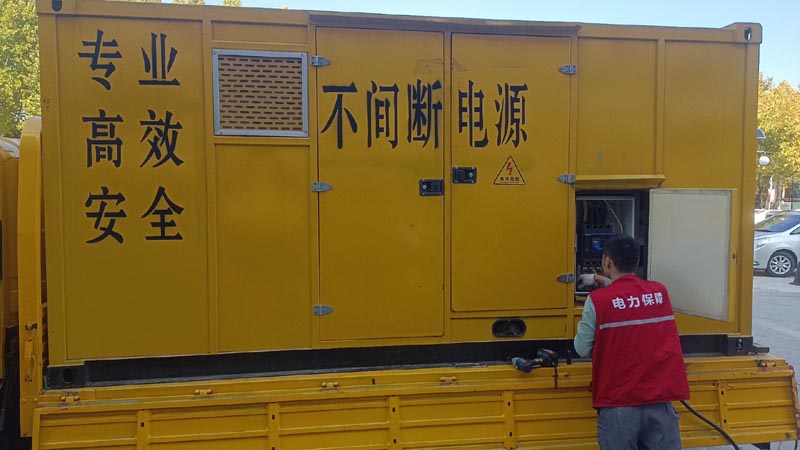 富阳柴油发电机组和UPS电源配合使用时，如何避免切换过程中的电力中断？